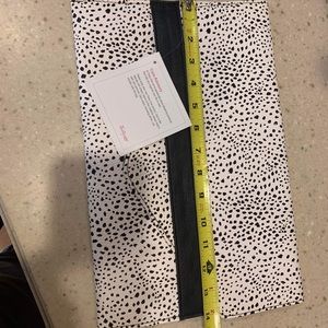 31 Brand. Bought & it don’t fit my lab top.